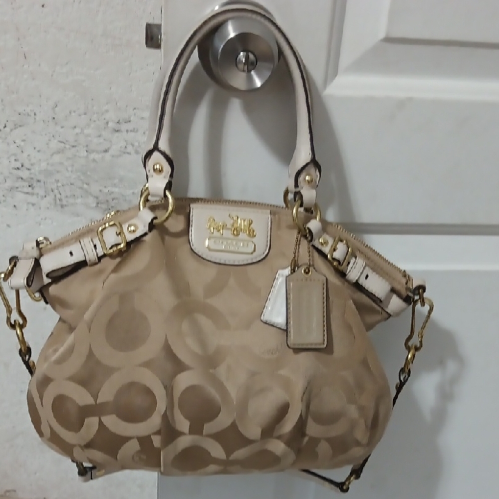 Coach  18650. Beige Signature Satchel